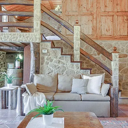 Willa Cozy Pool Stone House Coiros